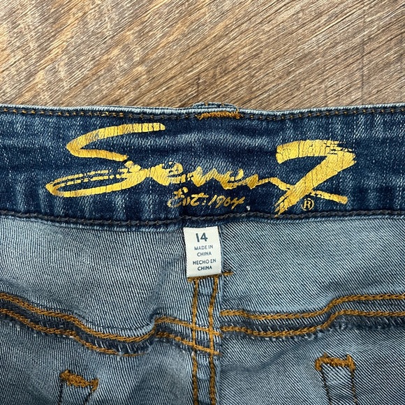 Seven7 Women's Classic Blue Jean Shorts - Picture 3 of 3